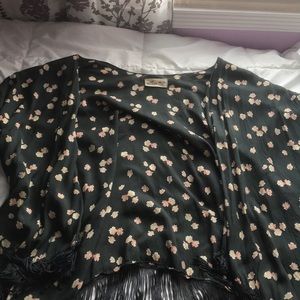 Hollister tasseled kimono